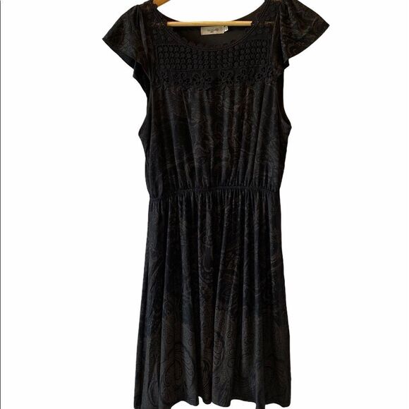 Black & Grey Paisley Soft Flowy Cap Sleeve Dress - Picture 1 of 10